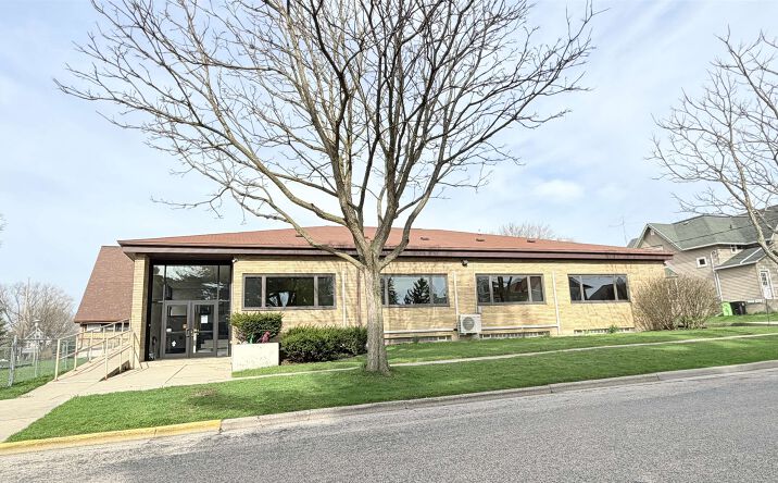 Pictures of Retail, Office, Special Purpose property located at 308 Oneida, Beaver Dam, WI 53916 for lease - image #1