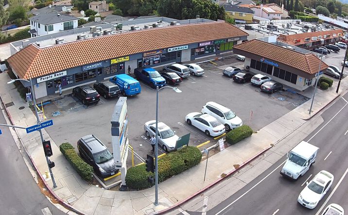 Pictures of Retail property located at 8662-8678 Lindley Ave, Northridge, CA 91325 for lease - image #1