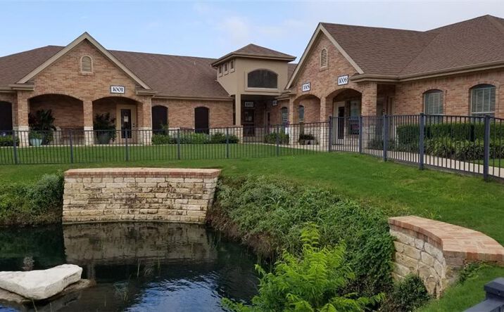 Pictures of Office property located at 3613 Williams Dr, Georgetown, TX 78628 for lease - image #1
