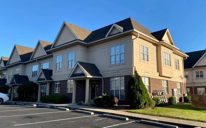 Pictures of Office property located at 806 Stone Creek Pkwy, Louisville, KY 40223 for lease - image #1