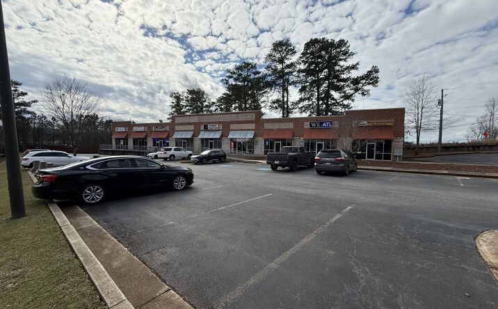 Pictures of Retail property located at 747 Davis Rd, Stockbridge, GA 30281 for lease - image #1