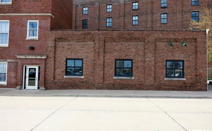 Pictures of Office, Retail property located at 800 ISABEL BLOOM Way 3-103, Davenport, IA 52803 for lease - image #1