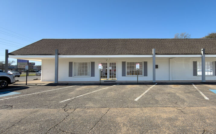 Pictures of Office, Retail property located at 1137 E Walnut Ave, Dalton, GA 30721 for lease - image #1