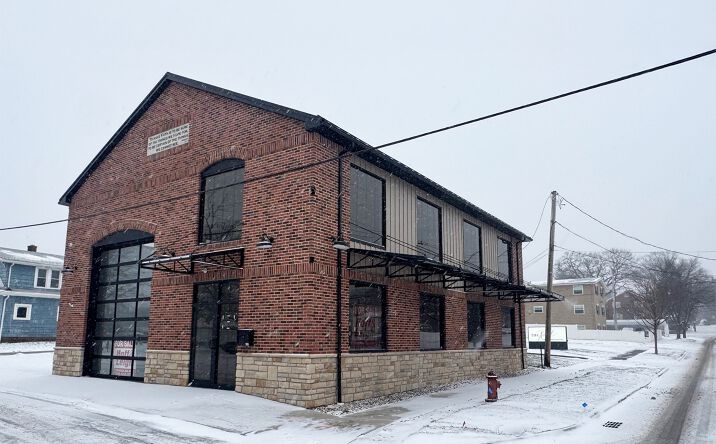 Pictures of Retail, Office property located at 402 S Elmwood Ave, Medina, OH 44256 for lease - image #1