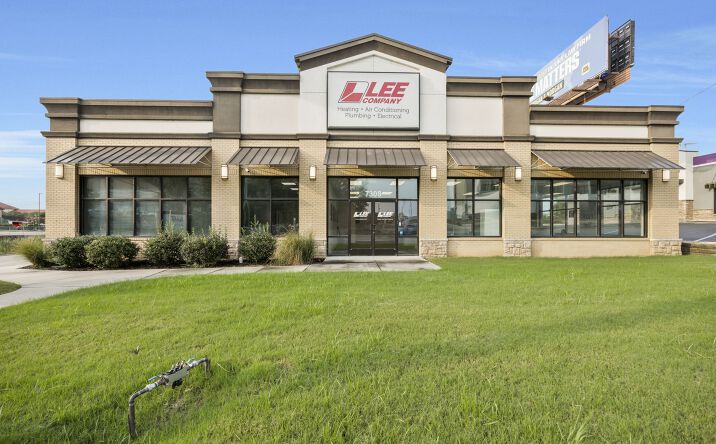 Pictures of Retail, Office, Restaurant property located at 7308 Shallowford Rd, Chattanooga, TN 37421 for lease - image #1