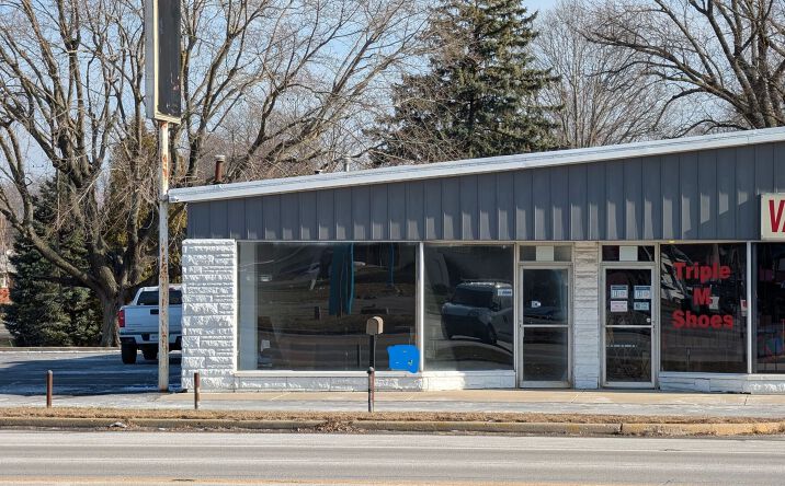 Pictures of Retail property located at 902 S Scatterfield Rd, Anderson, IN 46012 for lease - image #1