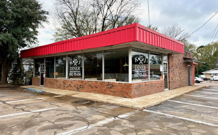 Pictures of Retail, Office, Restaurant property located at 500 S Church Ave, Louisville, MS 39339 for lease - image #1