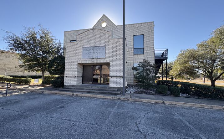Pictures of Office property located at 110 W Brockett St, Sherman, TX 75090 for lease - image #1