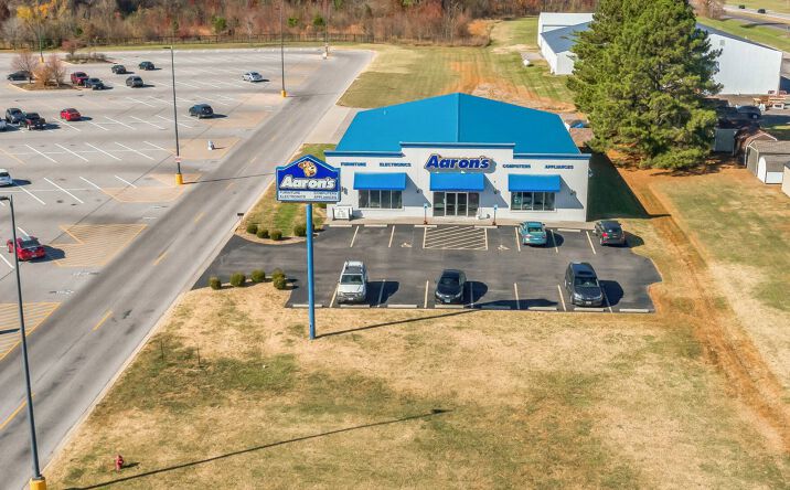 Pictures of Retail property located at 60 Niemann Ln, Murphysboro, IL 62966 for lease - image #1