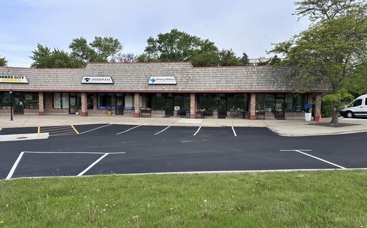 Pictures of Office, Retail property located at 300 N Milwaukee Avenue LM, Lake Villa, IL 60046 for lease - image #1