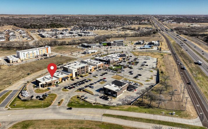 Pictures of Retail, Restaurant property located at 327 Shops Blvd, Willow Park, TX 76087 for lease - image #1
