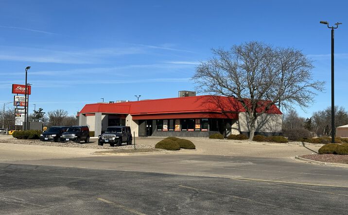 Pictures of Retail, Restaurant property located at 8787 Knoxville Ave, Peoria, IL 61615 for lease - image #1