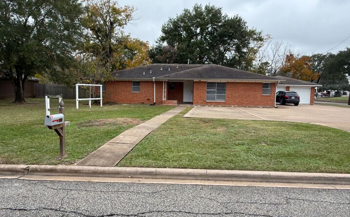 Pictures of Office, Special Purpose property located at 1933 East Ave, Katy, TX 77493 for lease - image #1