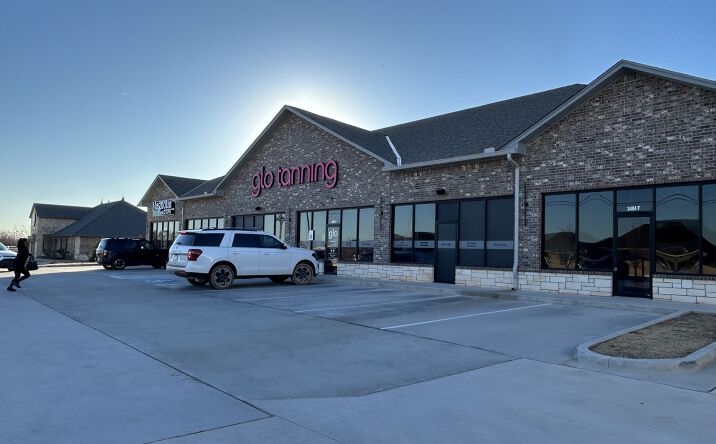 Pictures of Retail, Office property located at 2404 NW 178th St, Edmond, OK 73012 for lease - image #1