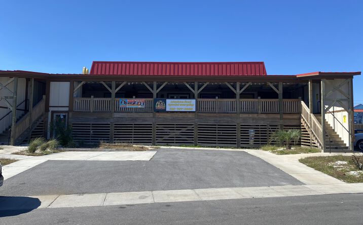 Pictures of Retail, Restaurant property located at 219 Myrtle Ave, Carolina Beach, NC 28428 for lease - image #1