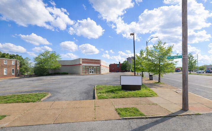 Pictures of Retail property located at 3510 Gravois Ave, St. Louis, MO 63118 for lease - image #1
