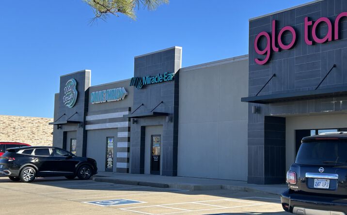 Pictures of Retail, Office property located at 3929 N Kickapoo Ave, Shawnee, OK 74804 for lease - image #1