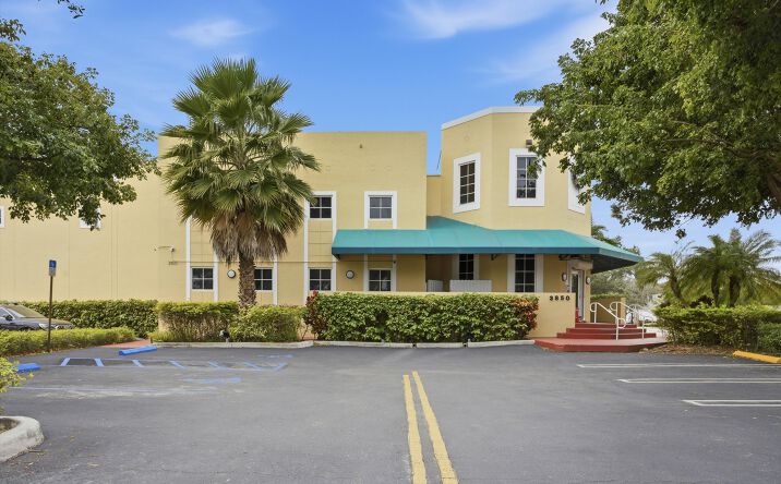 Pictures of Office property located at 3850 NW 114th Ave, Doral, FL 33178 for lease - image #1