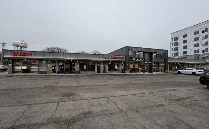 Pictures of Retail property located at 714 W Irving Park Road 718, Bensenville, IL 60106 for lease - image #1