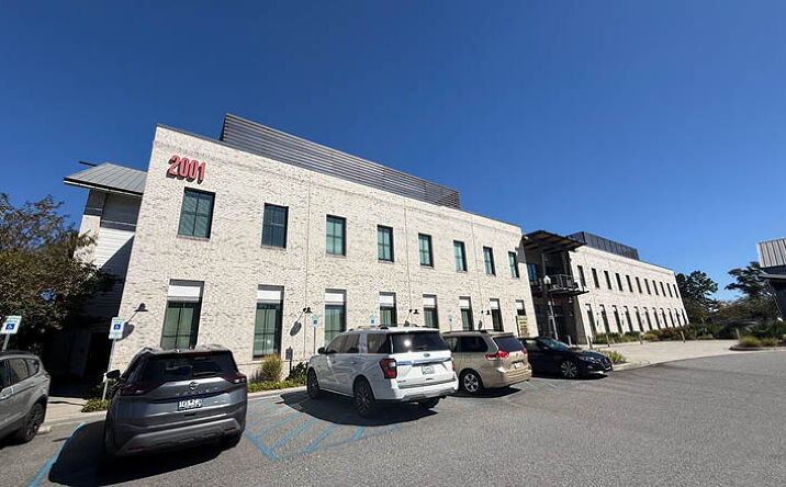 Pictures of Office property located at 2001 2nd Ave, Summerville, SC 29486 for lease - image #1