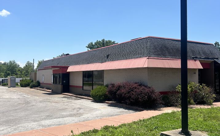 Pictures of Retail property located at 11938 Dorsett Rd, Maryland Heights, MO 63043 for lease - image #1