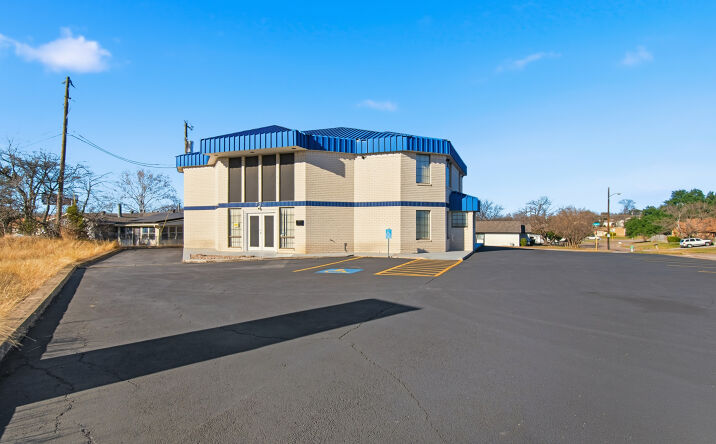 Pictures of Office, Special Purpose property located at 701 W Central Texas Expy, Killeen, TX 76541 for lease - image #1