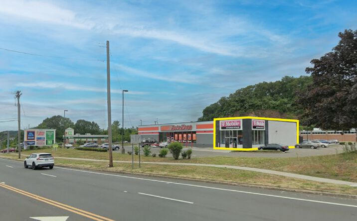 Pictures of Retail property located at 466-480 Foxon Blvd, New Haven, CT 06513 for lease - image #1