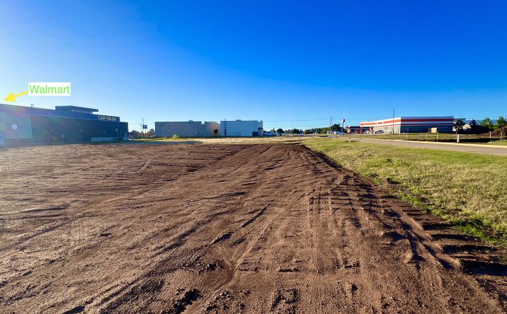 Pictures of Land property located at 115 Yukon Crossing Ave, Yukon, OK 73099 for lease - image #1