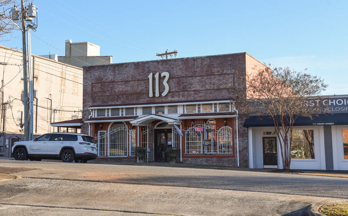 Pictures of Restaurant property located at 113 Grant St SE, Decatur, AL 35601 for lease - image #1