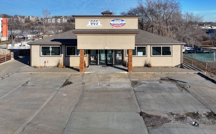 Pictures of Retail, Office property located at 137 N Stewart Rd, Liberty, MO 64068 for lease - image #1