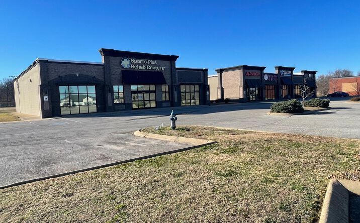 Pictures of Retail, Special Purpose, Office, Restaurant property located at 1378 Union University Drive, Jackson, TN 38305 for lease - image #1