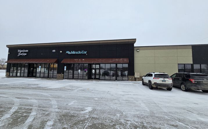 Pictures of Office, Retail property located at 2712 S Columbia Rd, Grand Forks, ND 58201 for lease - image #1