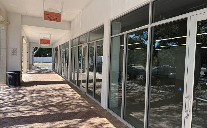 Pictures of Retail property located at 15495 Tamiami Trl N, Naples, FL 34110 for lease - image #1