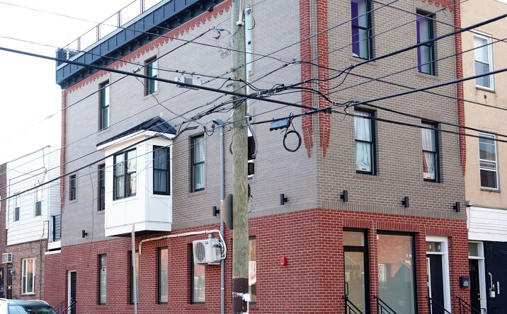 Pictures of Retail property located at 2001 S 10th St, Philadelphia, PA 19148 for lease - image #1