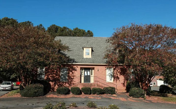 Pictures of Office property located at 2969 Johnson Ferry Rd, Marietta, GA 30062 for lease - image #1