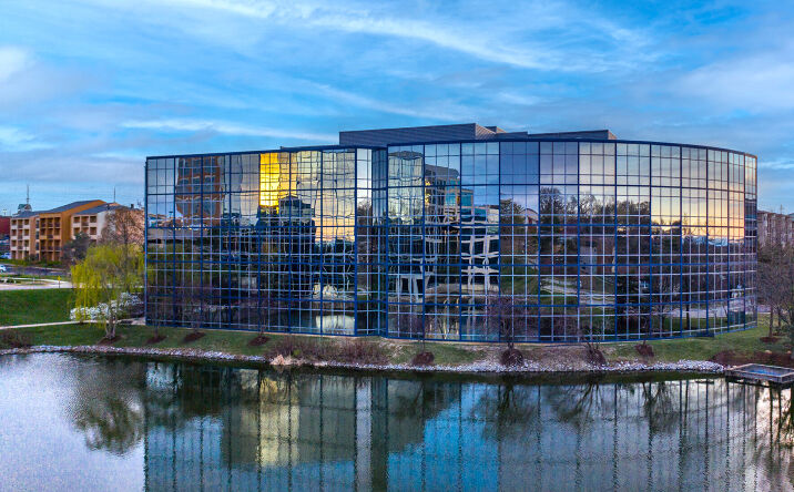 Pictures of Office property located at 2 Cityplace Dr, Creve Coeur, MO 63141 for lease - image #1