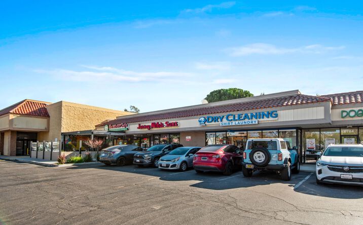 Pictures of Retail property located at 2720 Cochran St, Simi Valley, CA 93065 for lease - image #1
