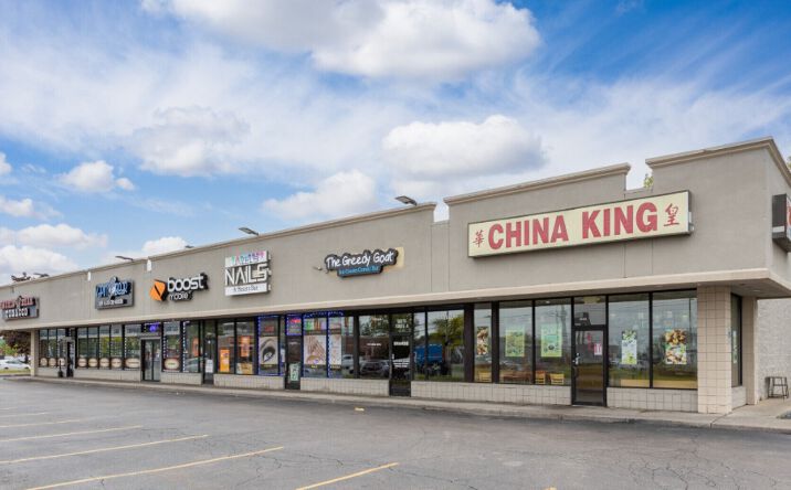 Pictures of Retail property located at 16970 E Thirteen Mile Rd, Roseville, MI 48066 for lease - image #1
