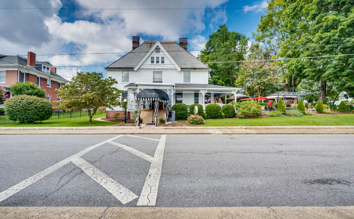 Pictures of Retail, Restaurant property located at 412 6th St, Bristol, TN 37620 for lease - image #1