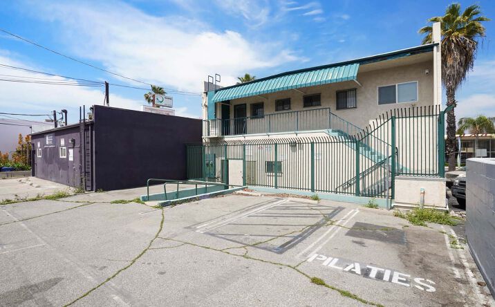Pictures of Retail property located at 14410 Ventura Blvd, Sherman Oaks, CA 91403 for lease - image #1
