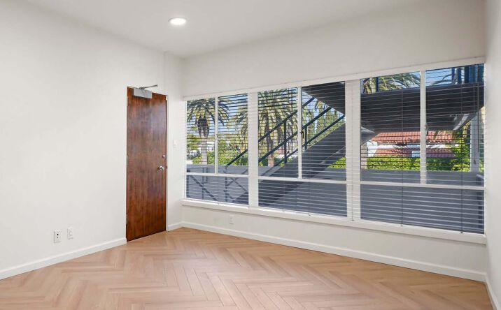 Pictures of Retail, Office, Restaurant property located at 9201 Wilshire Blvd, Beverly Hills, CA 90210 for lease - image #1
