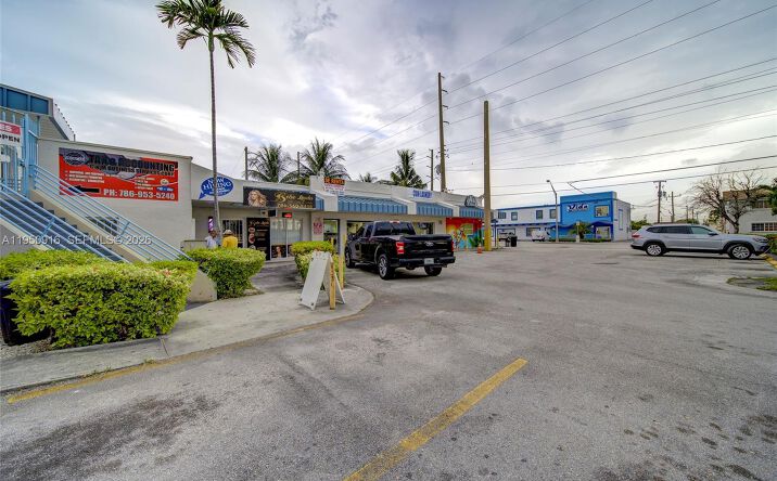 Pictures of Retail property located at 330 W 9th St, Hialeah, FL 33010 for lease - image #1