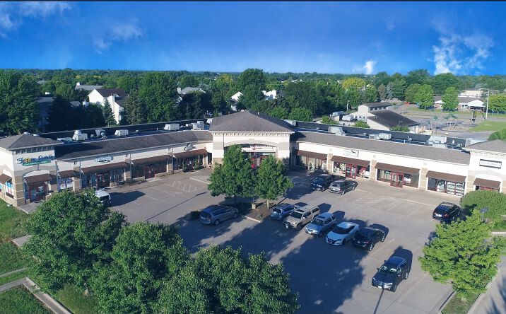 Pictures of Retail property located at 2489 53rd Ave, Bettendorf, IA 52722 for lease - image #1