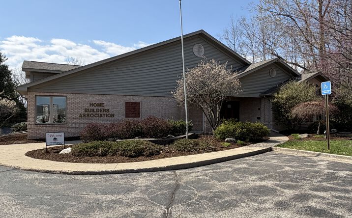 Pictures of Office property located at 3165 Cabaret Trail S, Saginaw, MI 48603 for lease - image #1