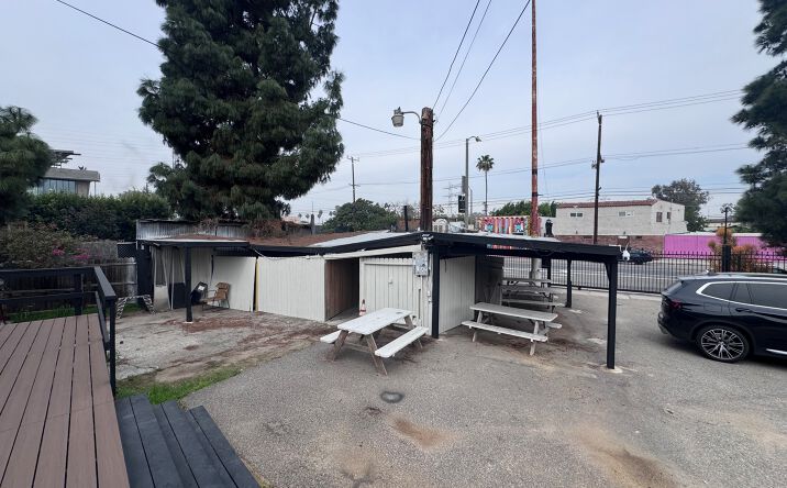 Pictures of Restaurant property located at 5754 W Adams Blvd, Los Angeles, CA 90016 for lease - image #1