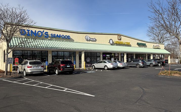 Pictures of Retail property located at 323 Washington Ave, North Haven, CT 06473 for lease - image #1