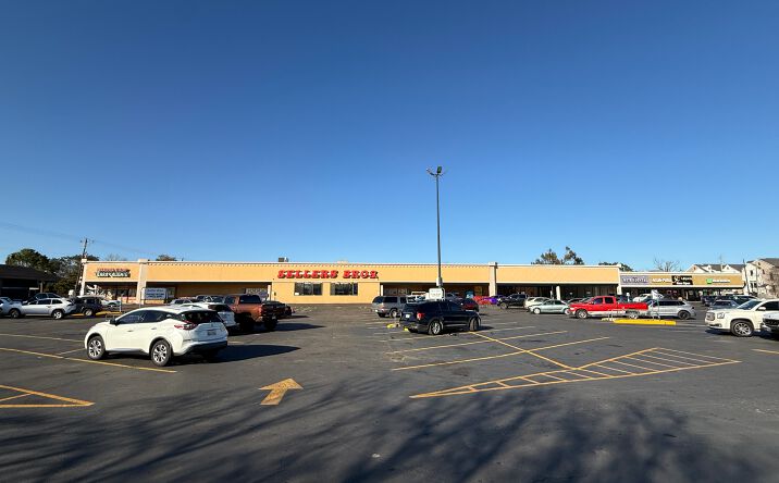 Pictures of Retail property located at 9466 Hammerly Blvd, Houston, TX 77080 for lease - image #1