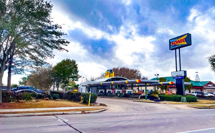 Pictures of Retail, Land, Restaurant property located at 5020 Fairmont Pkwy, Pasadena, TX 77505 for lease - image #1