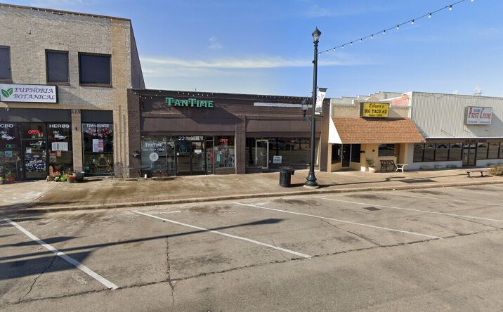 Pictures of Retail, Office, Restaurant property located at 218 E Main St, Kilgore, TX 75662 for lease - image #1