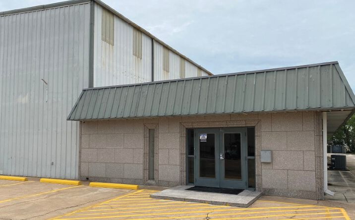 Pictures of Retail, Industrial property located at 6445 Burlington North, Houston, TX 77092 for lease - image #1
